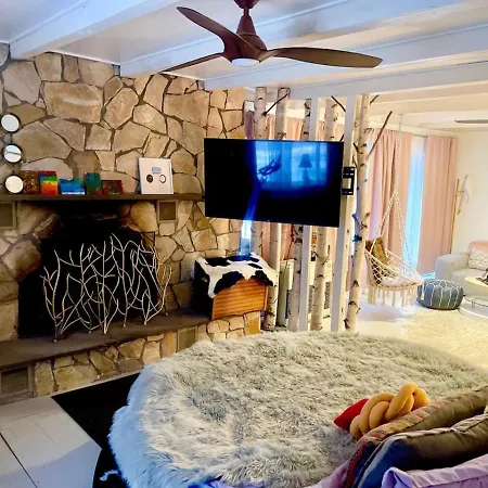 Guest Favorite Garuda Apartment 8